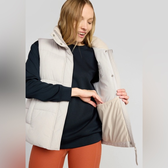 ✨ NWT Mondetta Sorona Fill Recycled Poly Puffer Vest – Size L ✨ - Picture 3 of 4